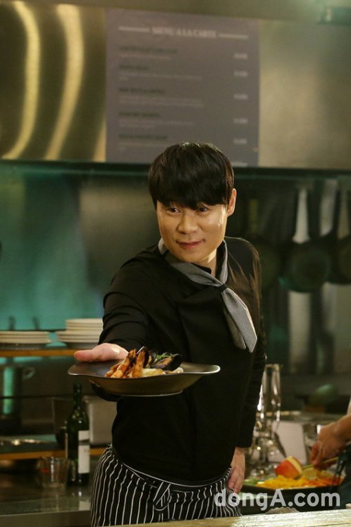 스프라이트가 공개한 ‘Sprite & Meal’ 캠페인 광고 촬영 현장 비하인드 컷. 사진제공=코카-콜라