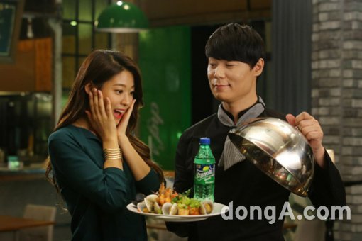 스프라이트가 공개한 ‘Sprite & Meal’ 캠페인 광고 촬영 현장 비하인드 컷. 사진제공=코카-콜라