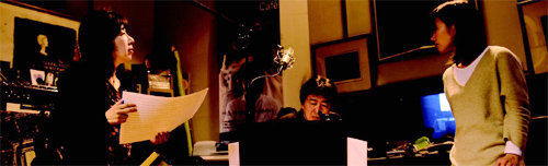 ‘어쿠스틱 카페’의 원년 멤버인 피아니스트 나카무라 유리코, 리더인 바이올리니스트 쓰루 노리히로, 첼리스트 아야코(왼쪽부터). 실버트레인 제공