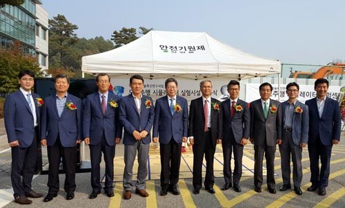 19일 한국도로공사 도로교통연구원 부지 내 현장에서는 최윤택 한국도로공사 R&D본부장을 비롯한 임직원과 유관기관 관계자 등이 참석한
 가운데 국내 최대 규모의 도로주행 시뮬레이터 
실험시설 기공식이 열렸다. 사진제공=한국도로공사