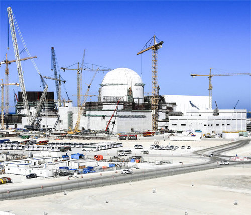 아랍에미리트 바라카에 한국전력 컨소시엄이 건설 중인 원전 1, 2호기 모습. 내년 5월 1호기를 시작으로 2020년까지 총 4기가 완공된다. 한국전력공사 제공