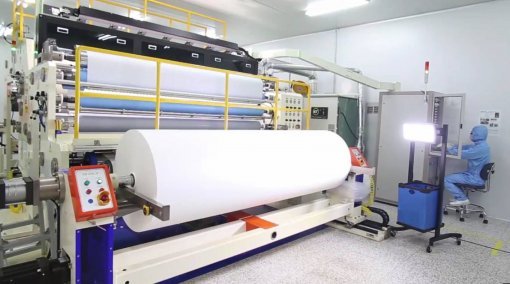 ㈜티엔에프 글라스 간지 공정 모습.