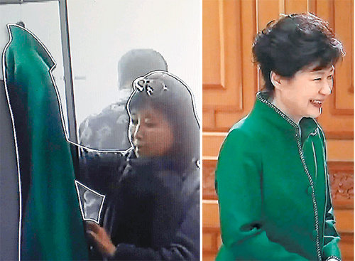 최순실 사무실에 있던 재킷 입고… 2014년 11월 3일 최순실 씨가 초록색 여성 정장 재킷을 살펴보는 모습(왼쪽 사진). 일주일 뒤 박근혜 대통령이 중국 언론과의 인터뷰 자리에 이 옷을 입고 나왔다. TV조선 캡처