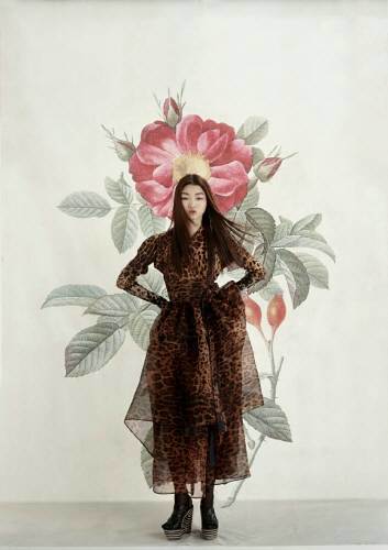 한복에서 흔히 쓰지 않는 애니멀프린트 원단이 독특한 김영진 디자이너의 의상. 차이킴 제공
