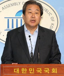 김무성 “朴 대통령, 오늘 내일 중으로 야당의 요구에 대해 결단해야”