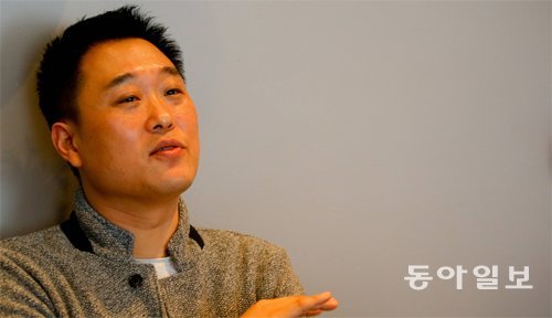 이계벽 감독은 진지하면서도 무척 낙천적인 성격이었다. 그는 힘들었던 10년의 공백기를 언급하면서 “그래도 30대 중반에 영화 연출을 할 수 있었으니 난 ‘럭키’한 사람이었다”며 웃었다. 원대연 기자 yeon72@donga.com