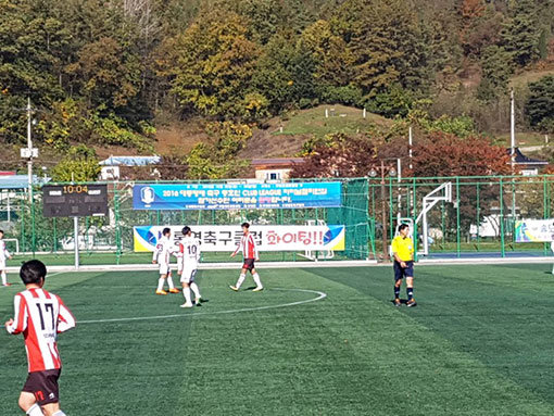 2016 대통령배 축구동호인 클럽리그대회에서 경기를 하고 있는 동호인들.사진제공 ㅣ 대한체육회