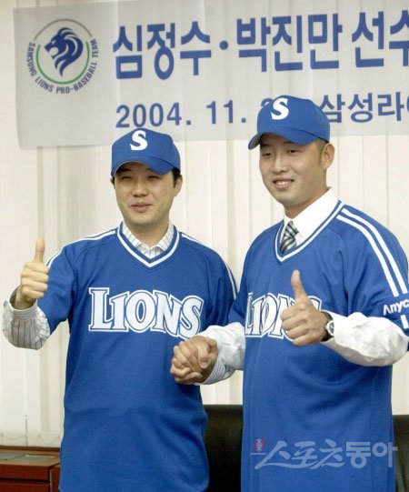 지난 2005년 삼성과 FA 계약한 박진만-심정수(오른쪽). 스포츠동아DB