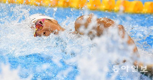 2016 리우데자네이루 올림픽 수영 남자 자유형 100m 예선에서 힘차게 역영하고 있는 박태환. 박태환은 당시 49초24의 기록으로 4조 4위를 기록했다. 동아일보DB