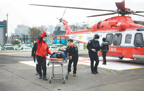 인천 권역 응급의료센터로 새롭게 지정된 인하대병원은 백령도 등 서해 5도에서 발생한 응급환자를 최우선적으로 치료해 주고 있다. 인하대병원 제공