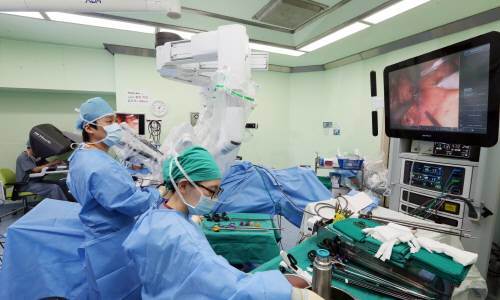 고려대 안암병원 로봇수술센터는 각 진료 과목의 새로운 수술법을 창조적으로 연구개발하여 환자에게 최상의 의료서비스를 제공하기 위한 노력을 아끼지 않고 있다. 고려대 안암병원 제공