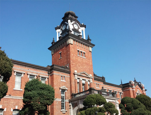 서울대병원의 옛 대한의원 본관 시계탑(1908년 건축).