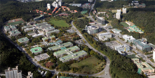 한국 최초의 연구중심대학을 표방하며 출범한 포스텍이 다음 달 3일 개교 30주년을 맞는다. 포스텍은 포스코의 파격적인 지원과 우수한 교수진 및 학생을 바탕으로 이공계 최고 명문대로 성장했다. 사진은 포스텍 전경. 포스텍 제공