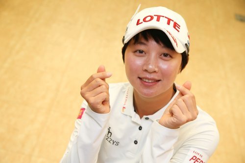 김효주가 25일 부산 동래베네스트골프장에서 2016시즌 미국여자프로골프(LPGA)투어에서의 아쉬운 성적을 뒤돌아보며 재도약을 다짐하고 있다. 박준석 프리랜서 제공