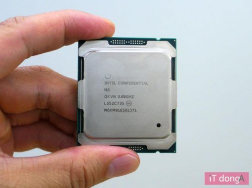 인텔 6세대 코어 i7-6700 프로세서(출처=IT동아)