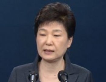 박근혜 3차 대국민 담화 “임기 단축 포함 모든 것 국회의 결정에 맡기겠다”