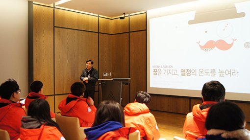 김기하 대한민국명장은 학생들에게 “자신의 소질을 끊임없이 연마하고 발전시키면 성공할 수 있다”고 조언했다.