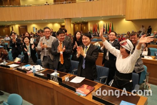 제주해녀문화가 11월 30일(현지시간) 에티오피아 아디스아바바 UN 아프리카경제위원회 컨퍼런스센터에서 진행된 제11차 무형유산보호협약 정부 간 위원회에서 유네스코 인류무형문화유산으로 최종 등재됐다. 사진=제주도청