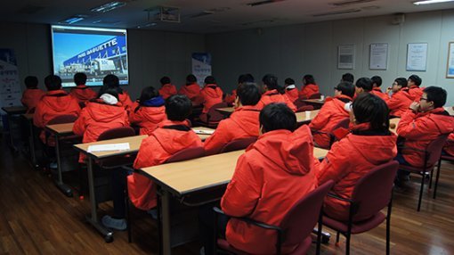 SPC그룹과 SPL에 대한 설명을 듣는 학생들.