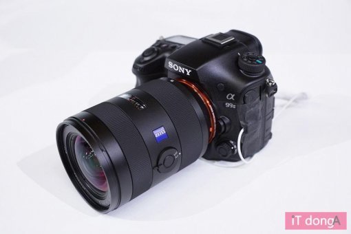 4년 만에 출시되는 A-마운트 플래그십 카메라 A99M2. (출처=IT동아)