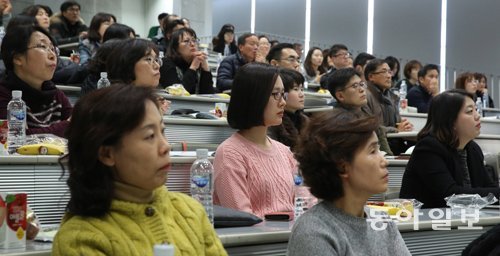 3일 서울 이화여대에서 열린 ‘제2회 경기도 교사대상 전공 설명회’에는 교사 150여 명이 참여해 15개 대학 20개 학과의 설명을 들었다. 이종승 전문기자 urisesang@donga.com