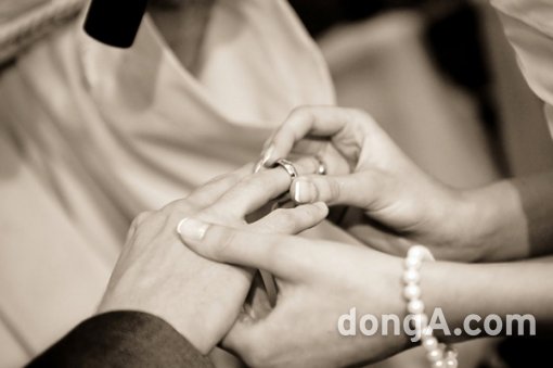 합리적이고 실용적인 결혼을 꿈꾸는 예비 신혼부부를 위한  ‘웨딩앤 전주웨딩박람회’가  오는 10~11일 전주웨딩플러스 특별 전시장에서 열린다.