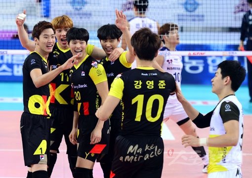 OK저축은행 선수들. 스포츠동아DB