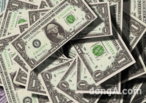 5일 한국은행은 올해 11월 말 기준 우리나라의 외환보유액이 3719억 9000만달러로 전월 말보다 31억8000만달러 감소했다고 밝혔다.