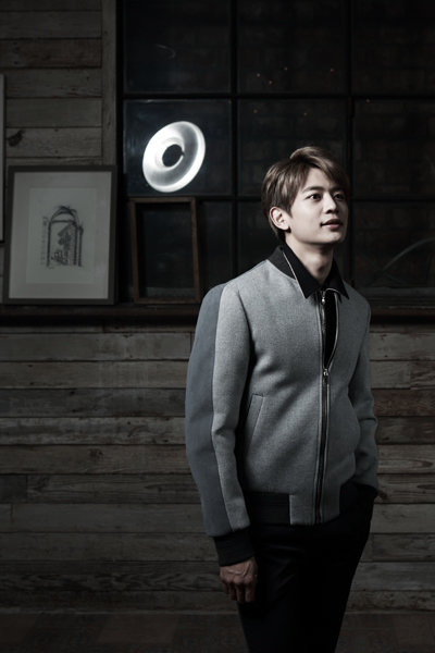 그룹 샤이니 민호는 영화 ‘두 남자’에서 ‘배우 최민호’로 나선다. 모범생 이미지이지만 영화에서는 가출 청소년 캐릭터로 열연을 펼쳤다. 사진제공｜엠씨엠씨