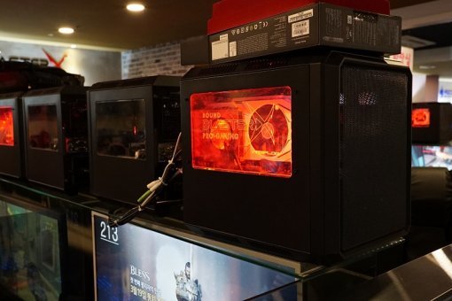 블라스터 존에는 이처럼 독특한 케이스가 배치되어 있었다. (출처=IT동아)