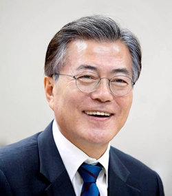 문재인 “국가 대청소 통해 국가 대개조로 가야”…박근혜 탄핵 가결 성명