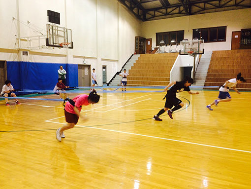 서울스포츠과학센터에서 제공한 근력 프로그램에 따라 레지스터를 이용하여 훈련하고 있는 숙명여고 농구부. 사진제공 | 서울스포츠과학센터