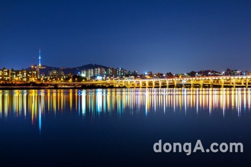 한강변에서 바라본 서울 야경