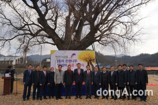 한국전기공사협회는 15일 전남 강진군 병영면에서 ‘천연기념물 제385호 성동리 은행나무 피뢰설비 준공식’을 개최했다. 사진제공=한국전기공사협회