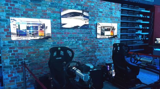 <인텔의 가상현실 기술을 관람객들이 직접 체험할 수 있는 부스가 준비되어 있다>(출처=IT동아)