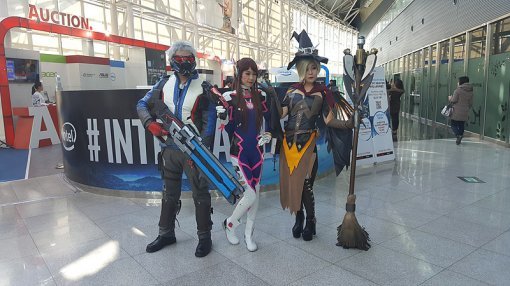 <오버워치, 리그 오브 레전드의 코스튬 플레이 등 볼 거리도 풍성하다>(출처=IT동아)