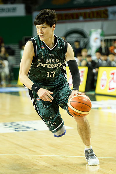 밀리터리 유니폼을 착용한 동부 윤호영. 사진제공｜KBL