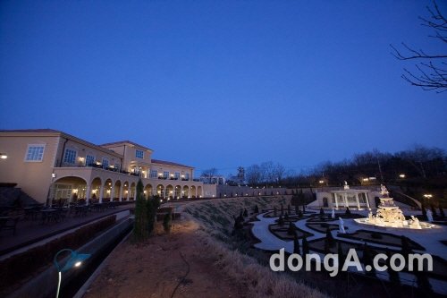 사진=일산·파주 지역 1만5000평의 규모에 23개의 테마정원과 10개의 편의시설로 구성된 복합 관광지 ‘퍼스트가든’의 모습.