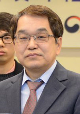 박홍신 사무국장