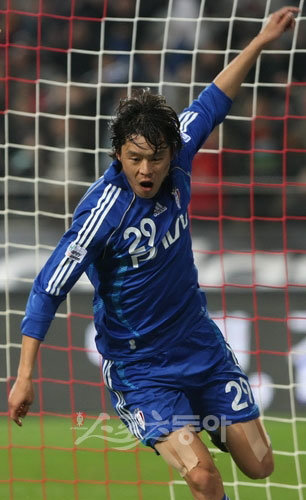 2008년 K리그 결승 1차전 당시 동점골을 넣고 환호하는 곽희주. 스포츠동아DB