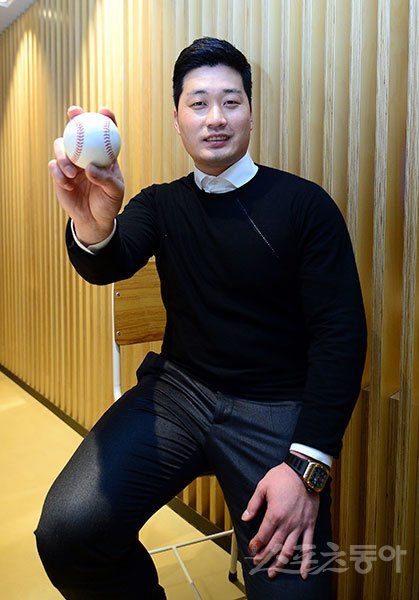 세인트루이스 오승환은 한국과 일본, 미국야구에서 모두 마무리투수로 뛰는 값진 경험을 했다. 이미 한국과 일본에서 구원왕을 차지한 바 있는 오승환은 역대 최초 한미일 구원왕에 도전하겠다는 각오다. 김종원 기자 won@donga.com