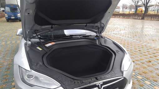 엔진실 대신 트렁크가 있다(출처=IT동아)