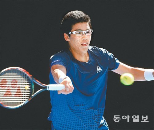지난해 세계 랭킹 51위로 출발했다 슬럼프를 겪으며 146위까지 추락했던 한국 테니스의 희망 정현이 2017년 재도약을 다짐하고 있다. 동아일보DB