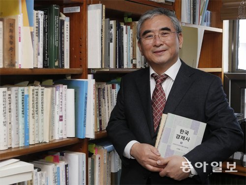 이영훈 서울대 교수는 “한국인의 내재적 발전을 전제하지 않고 20, 21세기 경제사를 설명할 수 없다”고 말했다. 양회성 기자 yohan@donga.com