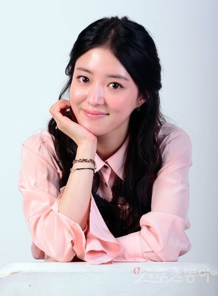 25살인 이세영은 올해로 연기를 시작한 지 22년이 됐다. 아역으로 출발해 드라마와 영화를 거치면서 착실하게 실력을 쌓아왔다. 김진환 기자 kwangshin00@donga.com