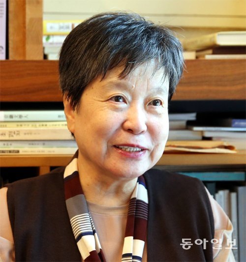 가수 이적의 어머니로도 알려진 여성학자 박혜란 씨. 그는 “늙었다고 꿈도 꿀 수 없고 장기적 목표도 세울 수 없다고 좌절할 게 아니라 오늘을 열심히 살면 되겠다는 생각에 책을 썼다”고 말했다. 김경제 기자kjk5873@donga.com