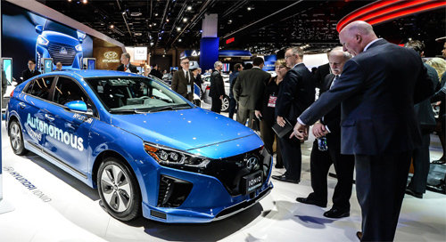 “탐나네” 현대자동차가 9일(현지 시간) ‘2017 북미 국제오토쇼(디트로이트 모터쇼)’에서 아이오닉 
일렉트릭 자율주행차를 전시했다. 이 차량은 최근 ‘국제가전전시회(CES) 2017’에서 실제 도로 자율주행 시연을 마친 바 있다.
 현대자동차 제공