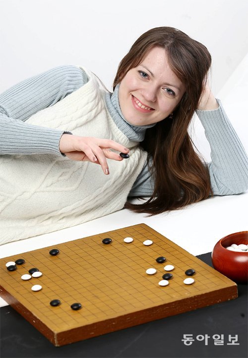 국내 유일의 우크라이나 프로 바둑기사 마리야 자하르첸코. 그는 바둑판에 한 수 한 수 돌을 놓는 순간이 가장 행복하다고 말한다. 전영한 기자 scoopjyh@donga.com