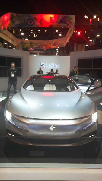 <테슬라의 경쟁자로 떠오르고 있는 패러데이퓨처. 시제품을 러에코 부스를 통해 공개했다>(출처=IT동아)