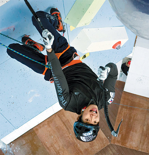 2017 청송 아이스클라이밍 월드컵 난이도 종목 우승자 박희용. 대한산악연맹 제공